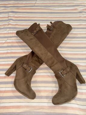 Women's Knee-High Buckle Heeled Boots - Brown